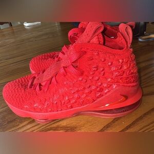 Nike LeBron 17
Red CarpetSZ 7Y (shoe 12)